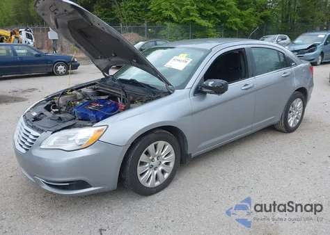 2014 Chrysler 200 Lx z USA, uszkodzony, nr VIN 1C3CCBAB9EN231381